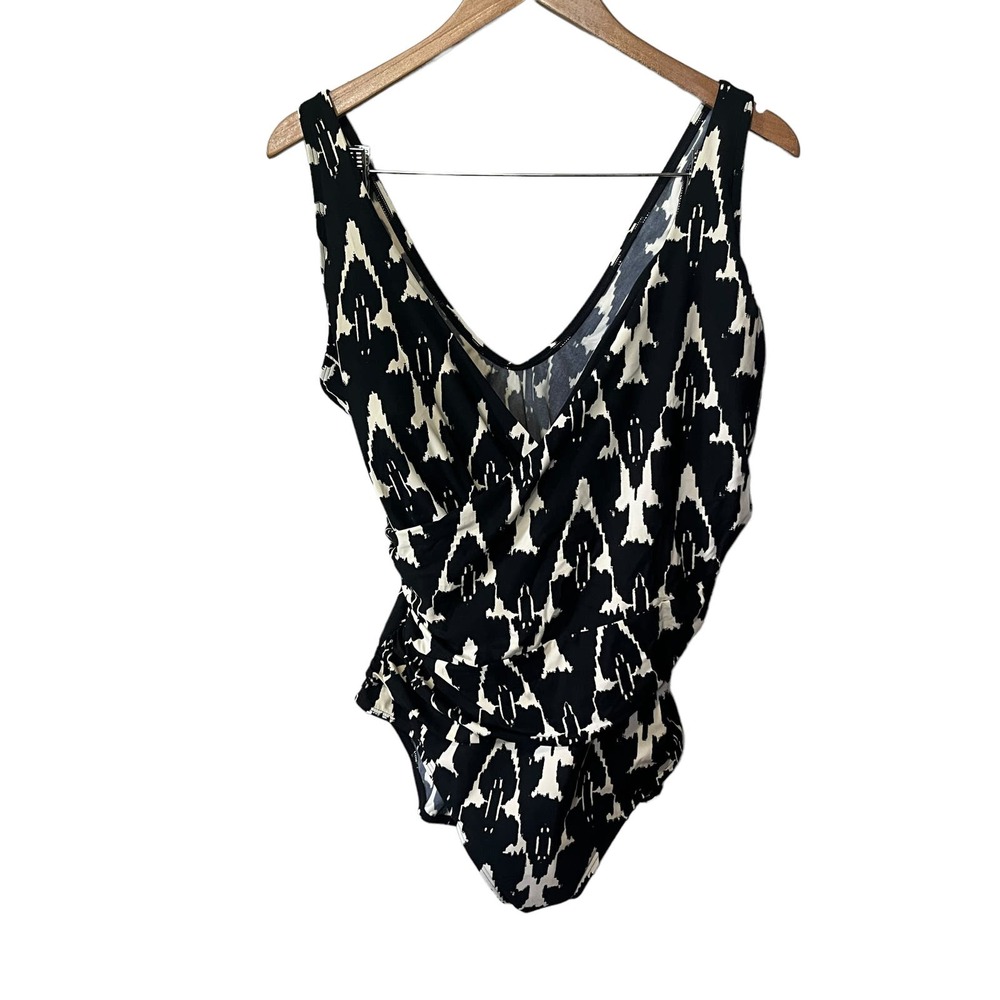 L.L.Bean Swimsuit Womens 1 Pc Black White Ikat Ruched 50+ UV Protection 18W Plus